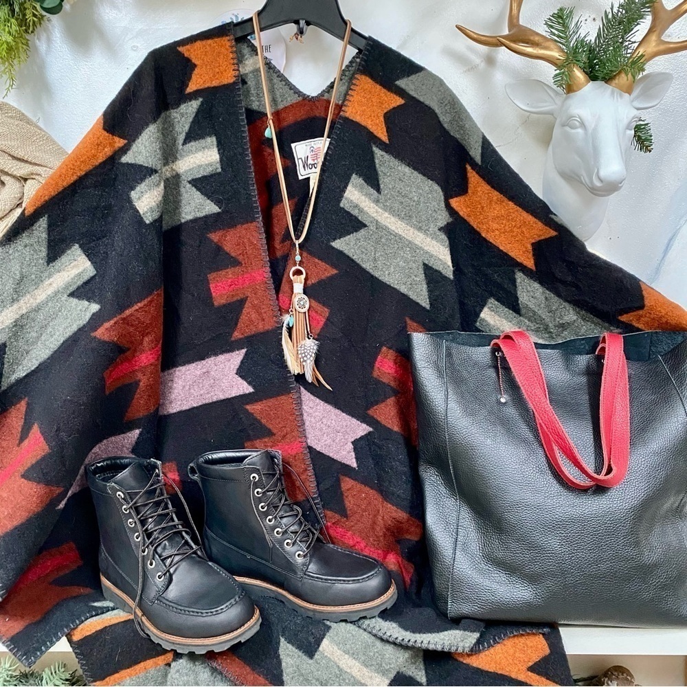 ROOTS leather winter boots w cabin cottage vibe unisex